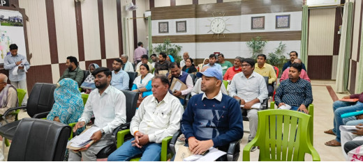 जनता दरबार में जिलाधिकारी ने 52 से अधिक मामलों का समाधान किया